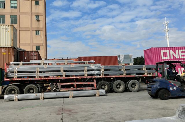 Mise à jour sur l'expédition Topfencesolar : structures de montage au sol en acier ZAM expédiées en Corée depuis l'usine de Xiamen