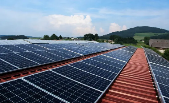 Supports solaires sur toit : solutions haut de gamme pour les projets photovoltaïques industriels et commerciaux