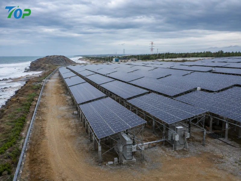 Services de montage solaire personnalisés pour des conditions climatiques extrêmes : ingénierie de structures photovoltaïques pour les défis liés au vent, à la neige, à la corrosion et au terrain